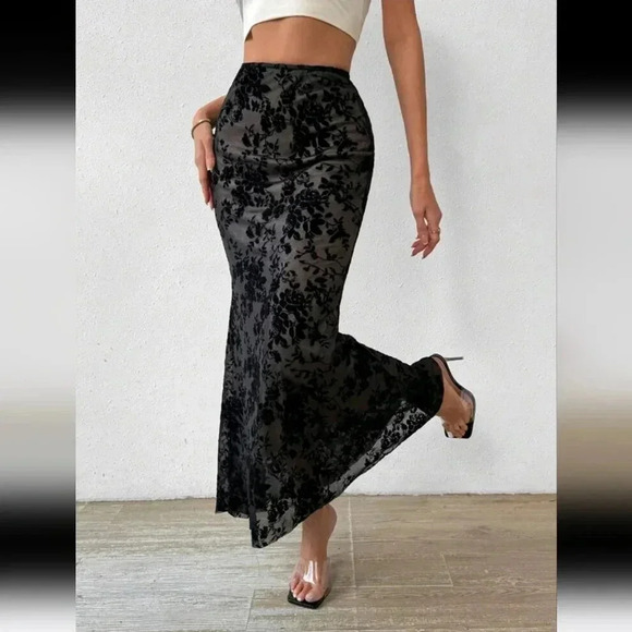 High-Waisted Floral Flocking Mesh Maxi Mermaid Skirt - Picture 6 of 7